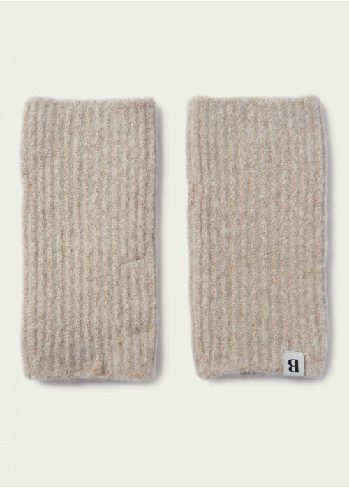 Ribbed knit mittens