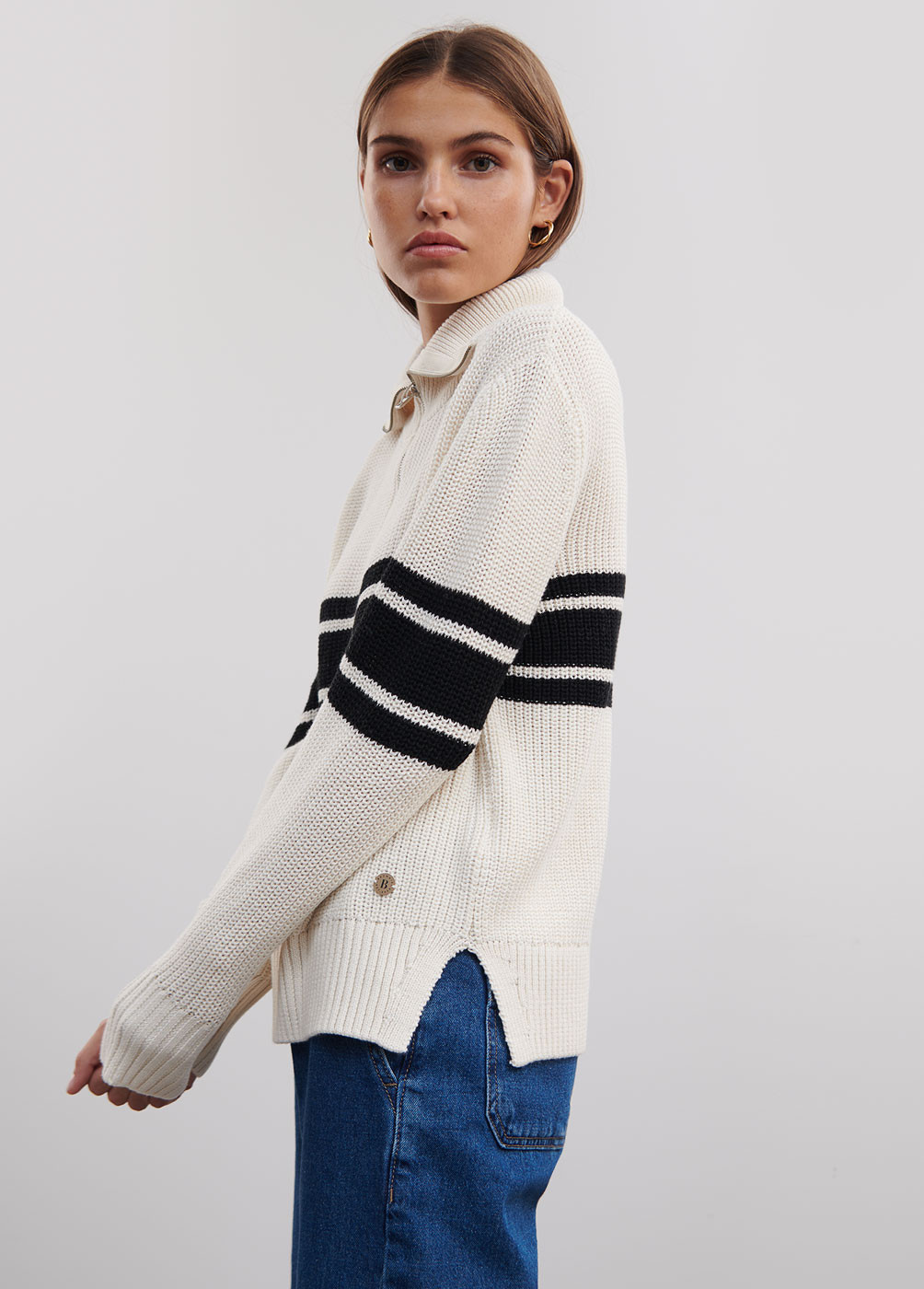 JUMPER WITH ZIP AND FRINGE DETAIL