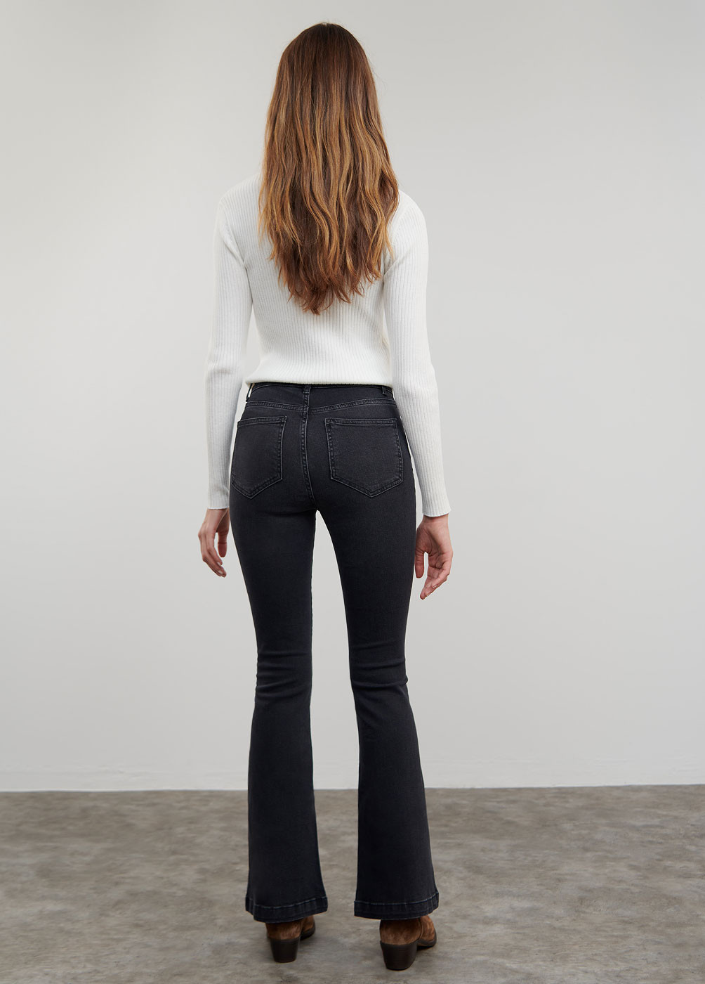 FLARED JEANS WITH BUTTON DETAIL