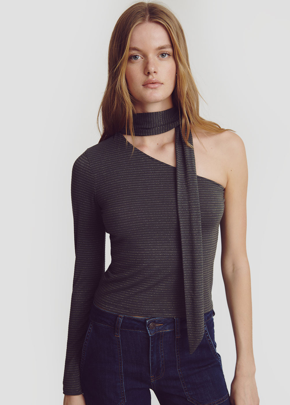 ASYMMETRICAL T-SHIRT WITH TIE DETAIL