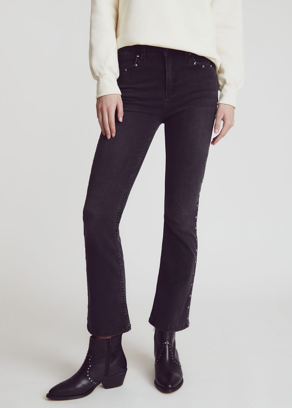 CROPPED FLARED JEANS WITH STUDS