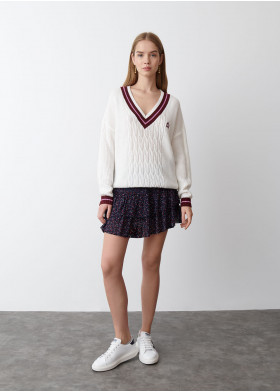 BADGE V-NECK JUMPER