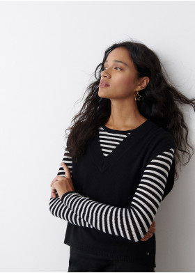 V-NECK KNIT VEST