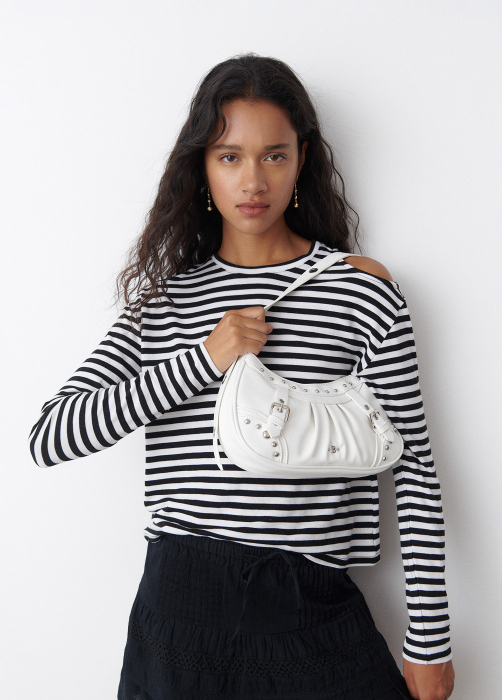 APPLIQUÉ SHOULDER BAG