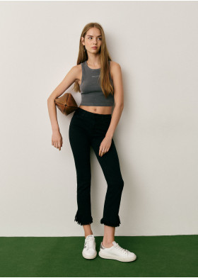 SLEEVELESS EMBROIDERED T-SHIRT