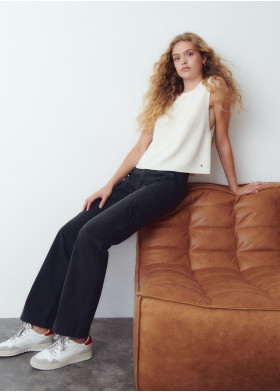 KNITTED ROUND NECK WAISTCOAT