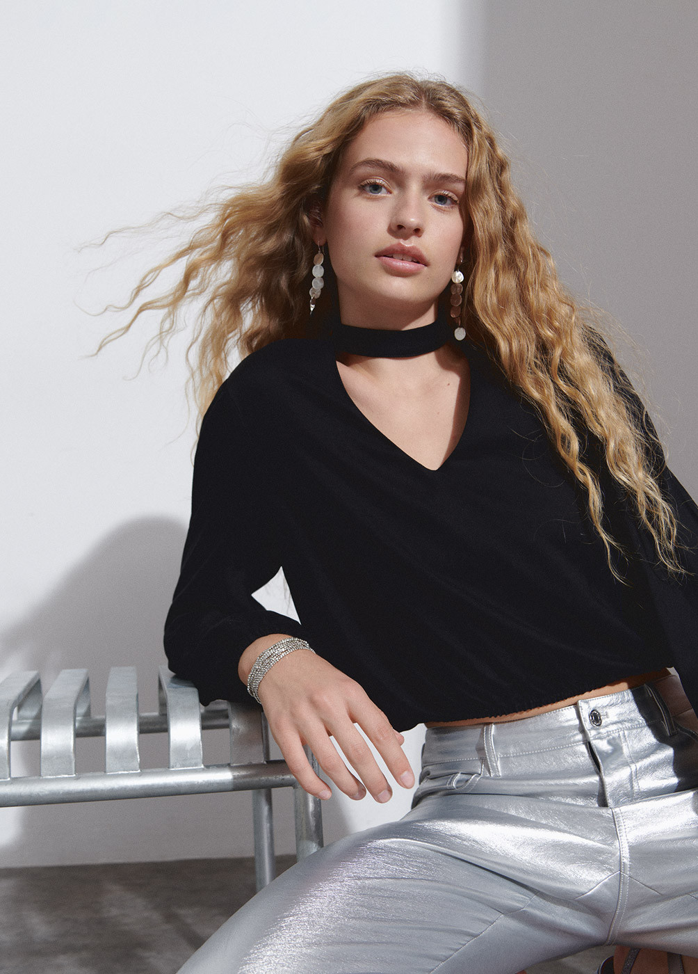BLUSA LISA CON CHOCKER