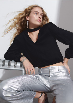 BLUSA LISA CON CHOCKER