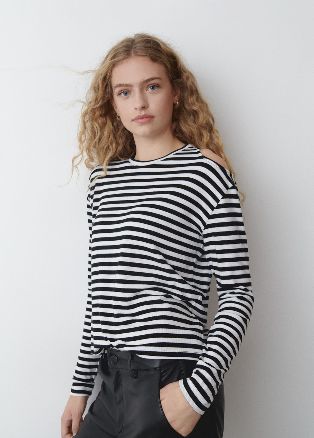 STRIPED COLD SHOULDER T-SHIRT