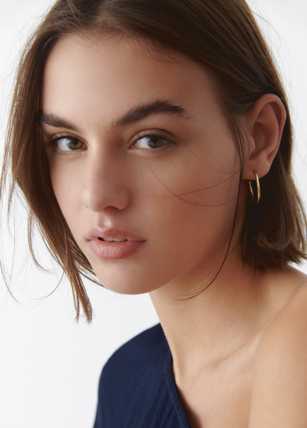 Medium-sized hoop earrings