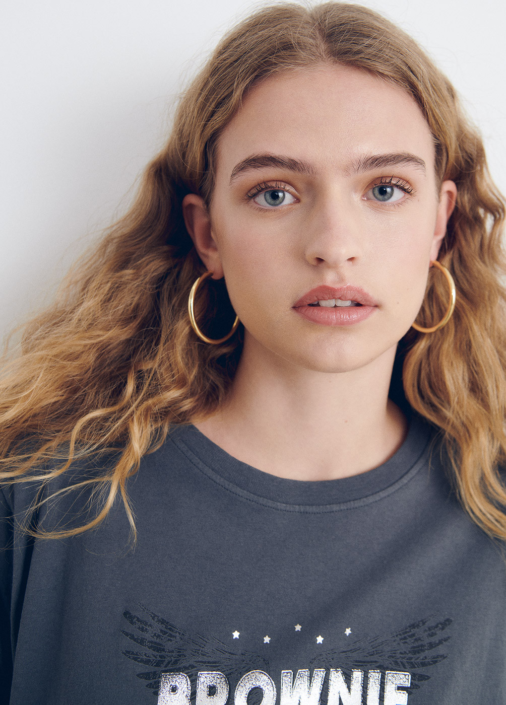 LARGE EARRINGS WITH CHUNKY HOOPS
