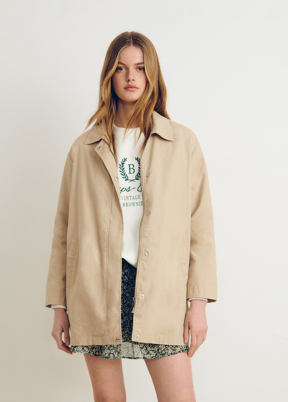 Short trench coat with zip