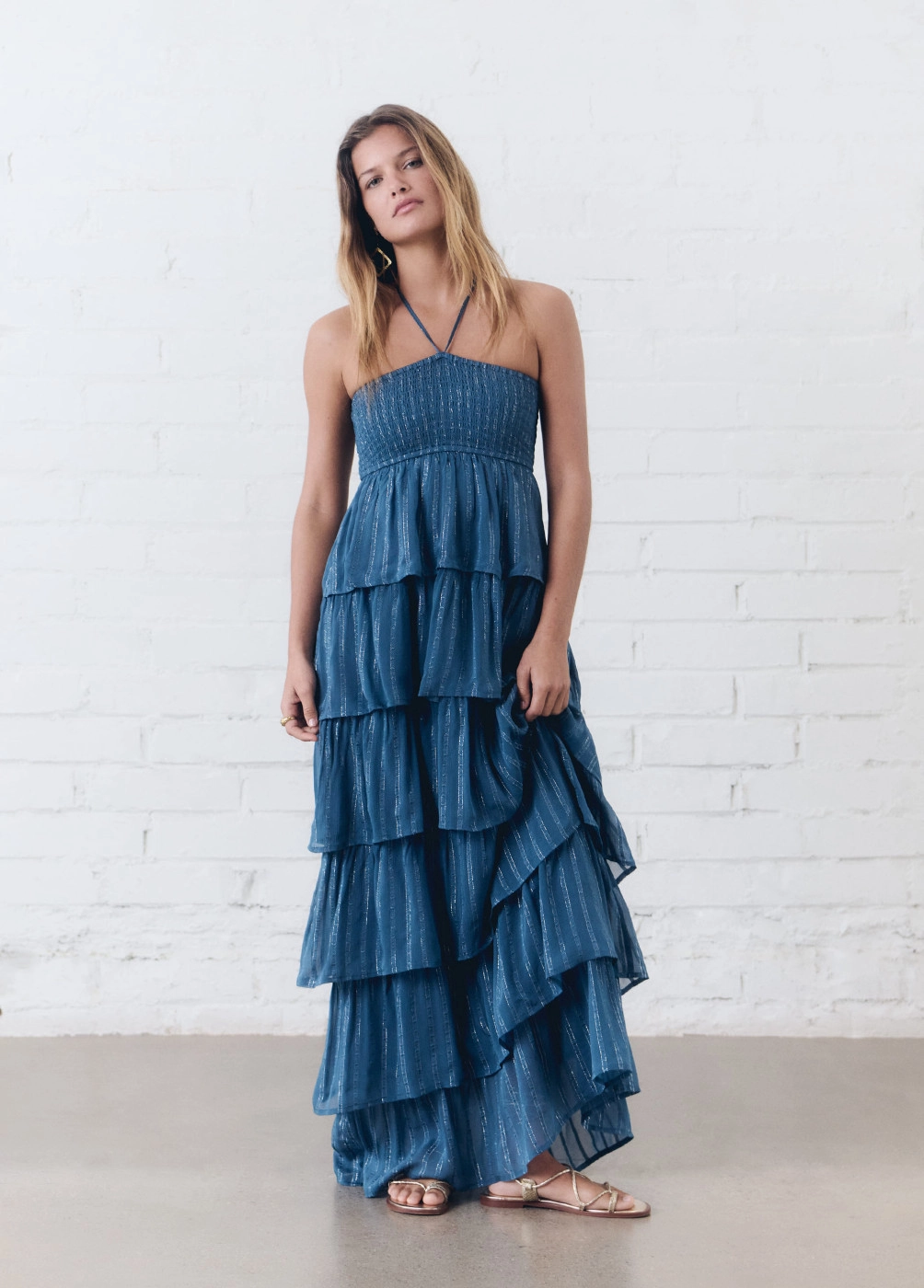 Abito con volant offshoulder