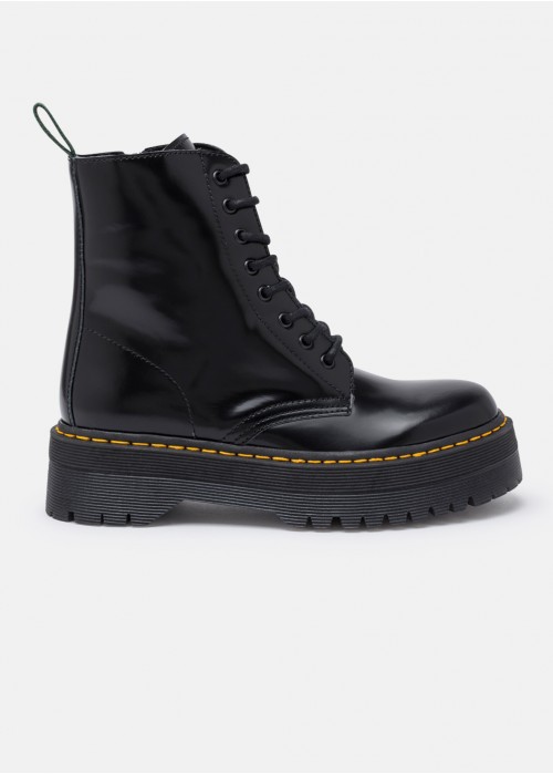 Lace-up leather boots