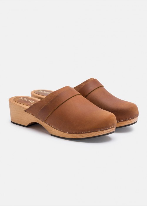 Leather clogs