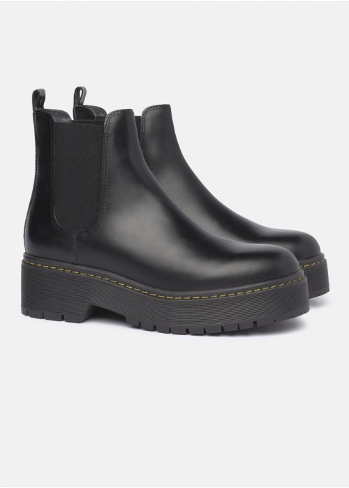 Shiny chelsea boots