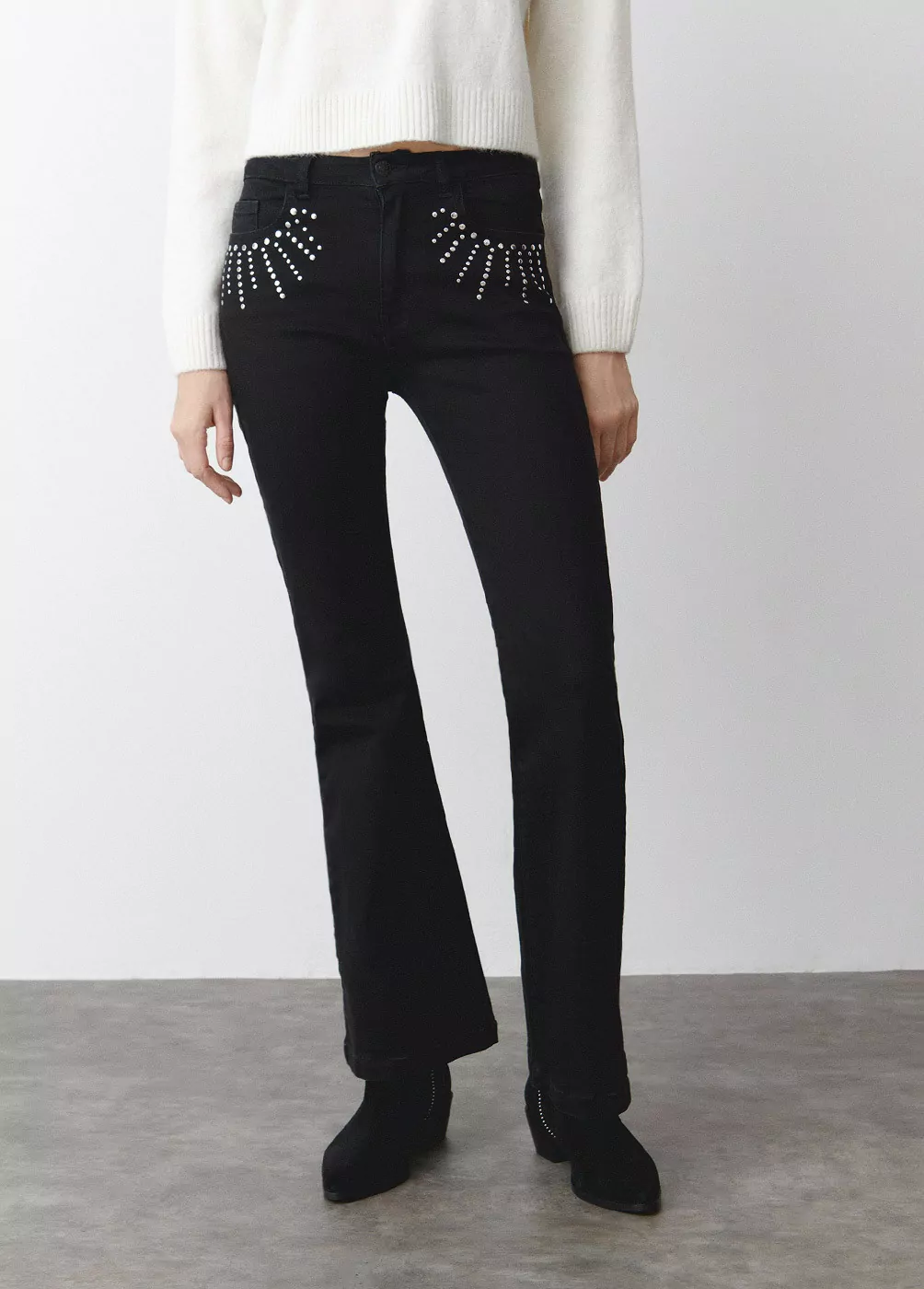 Jeans campana tachas