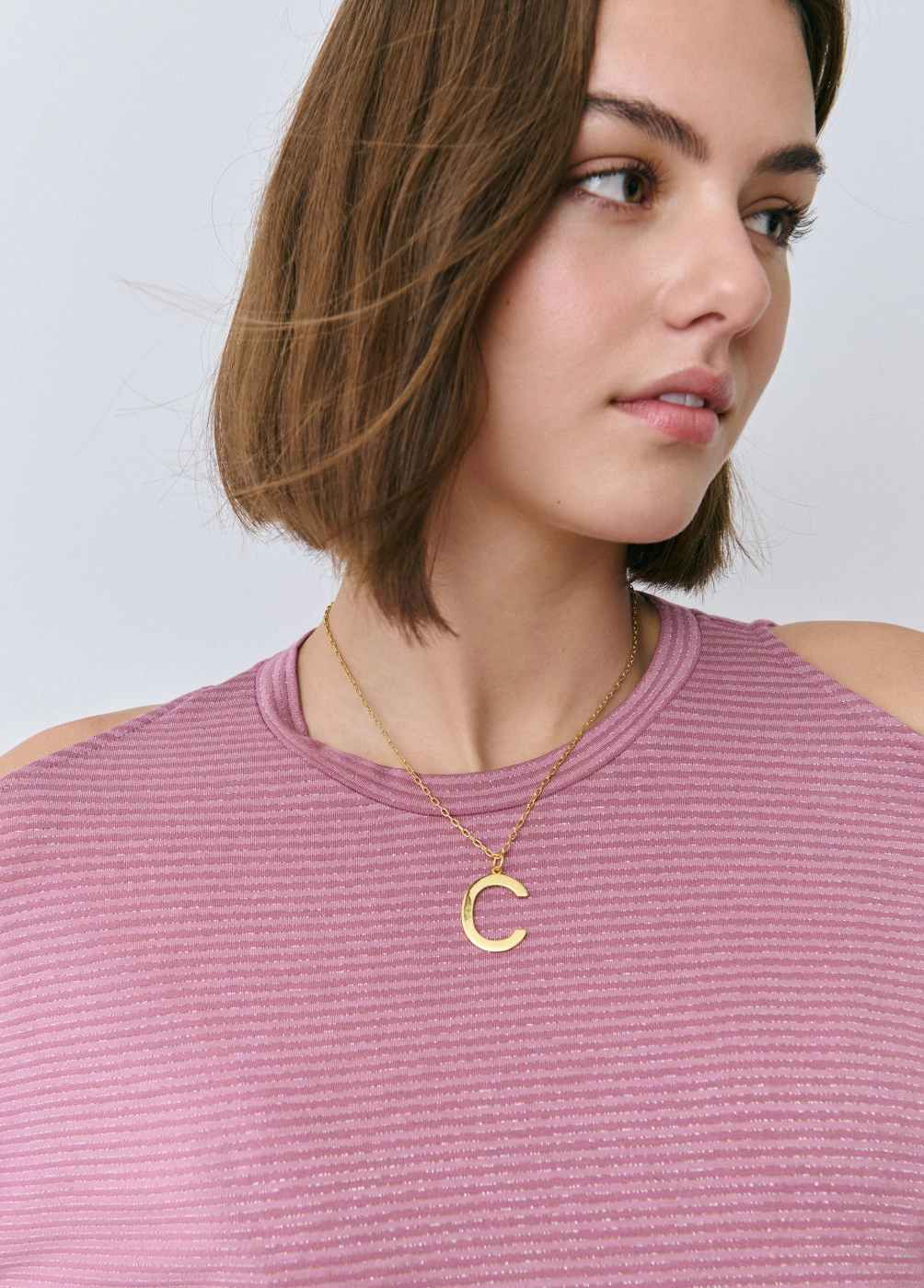 Collar inicial letra c