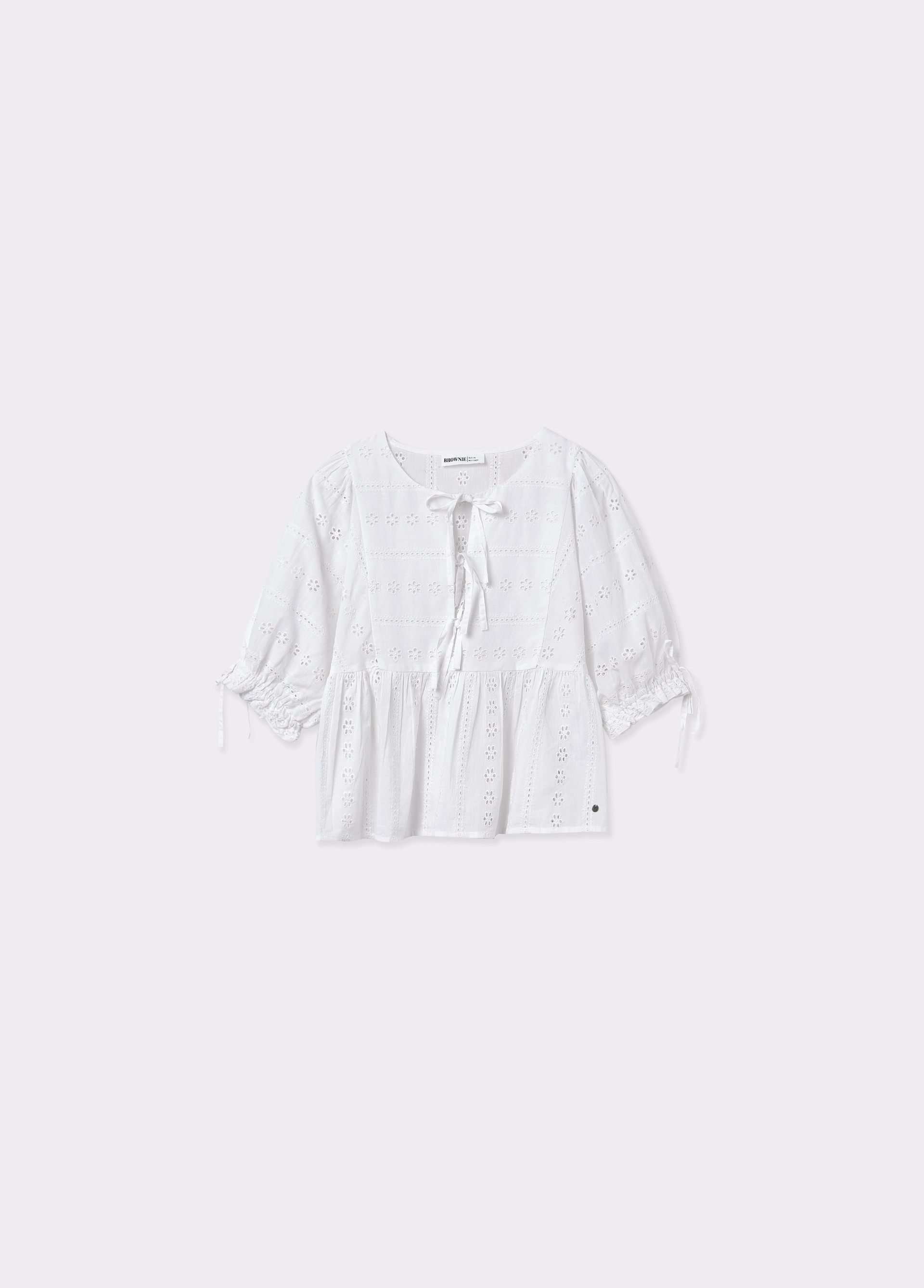 Blusa bordadas con lazos