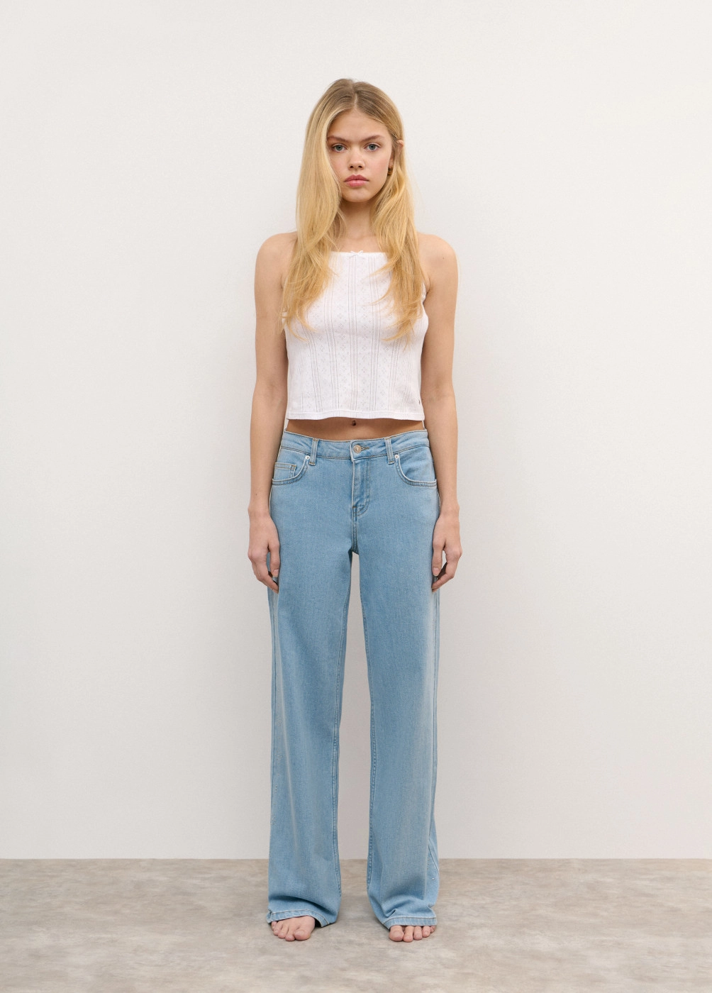 Jeans dritti con borchie