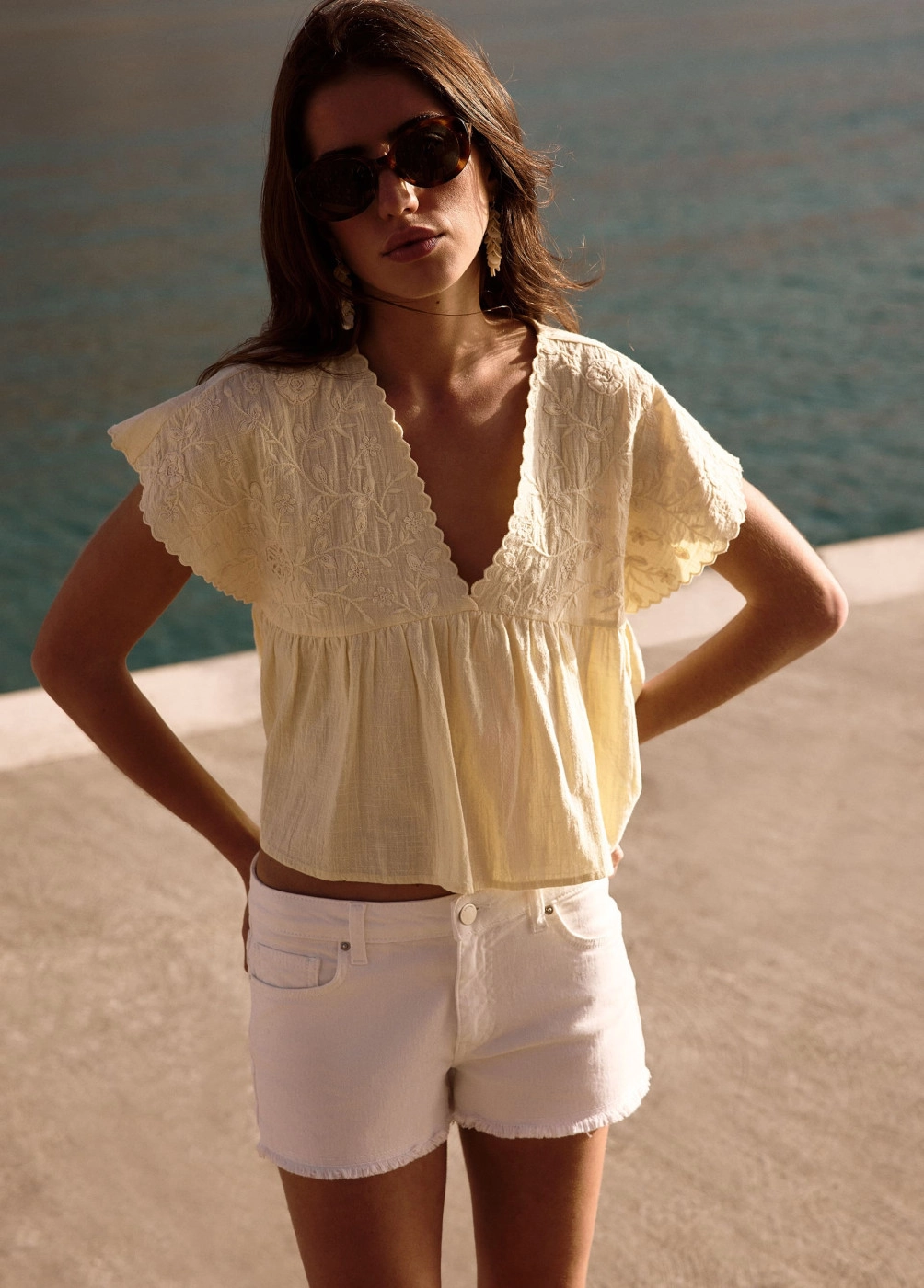 Blouse carrée broderies