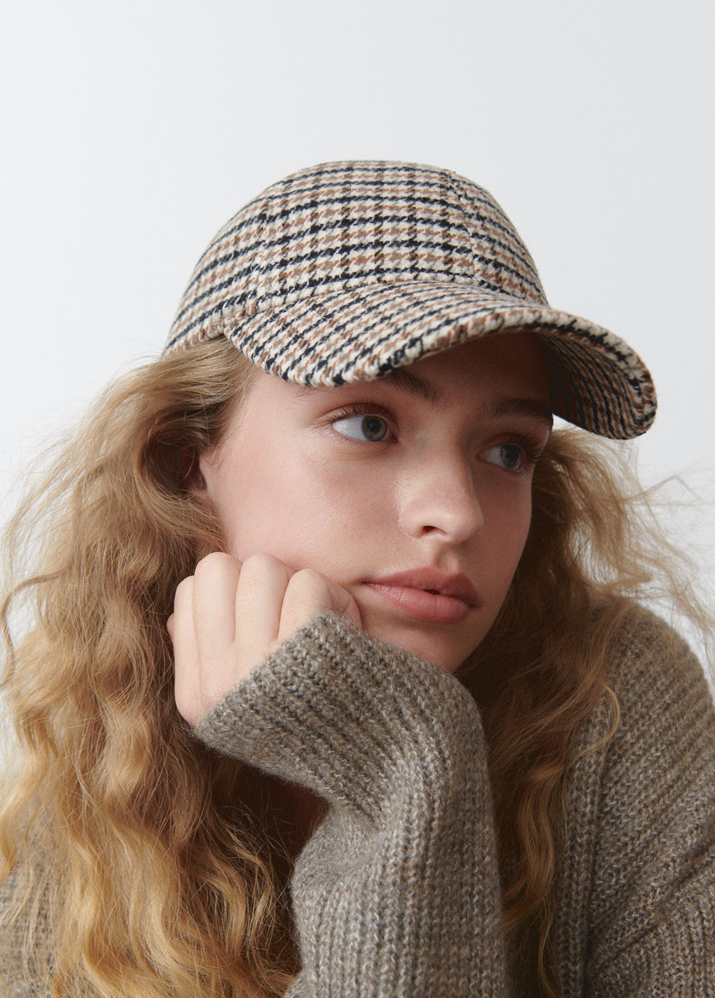 GORRA CHECKY