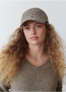 GORRA CHECKY