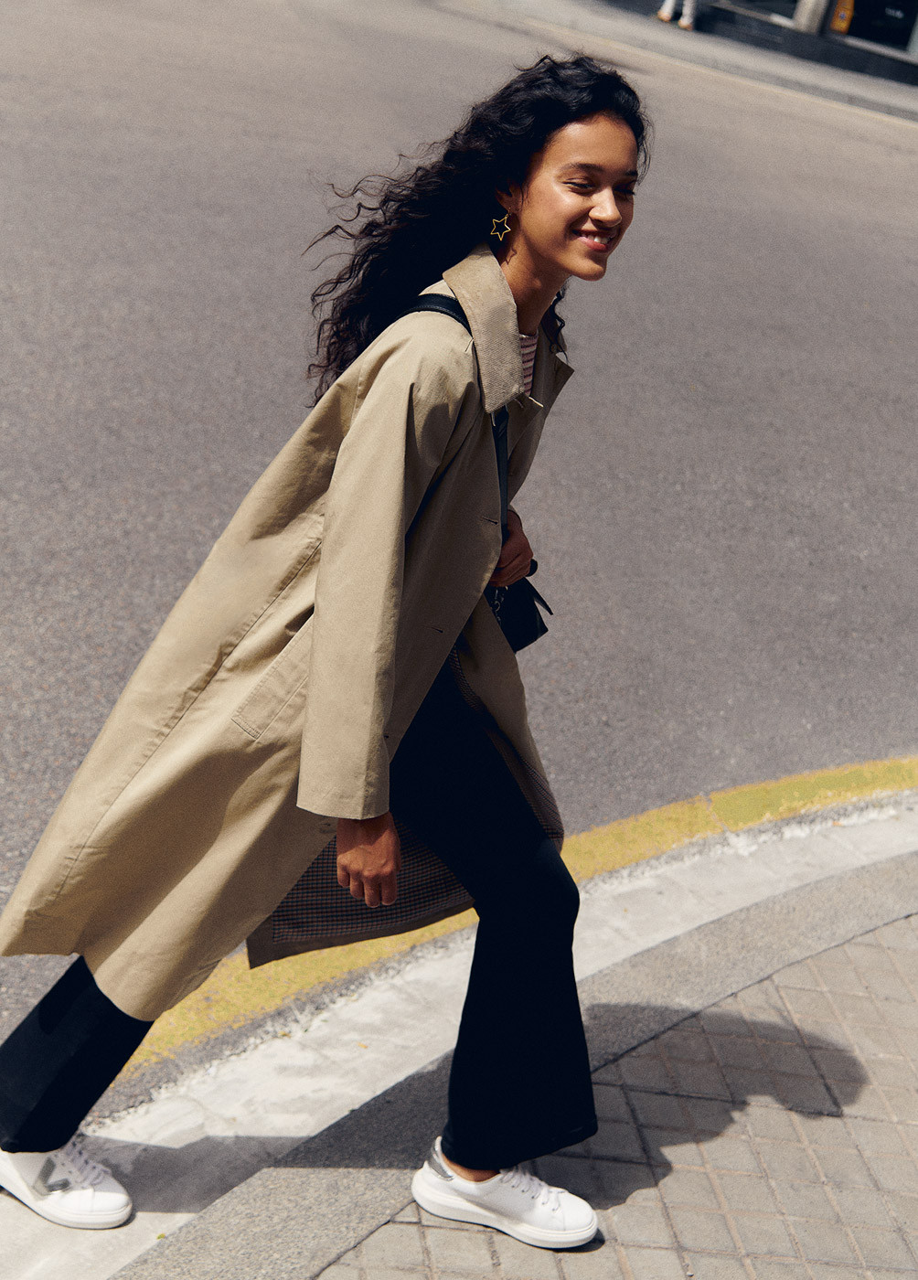 TRENCH LUNGO CON COLLO IN...